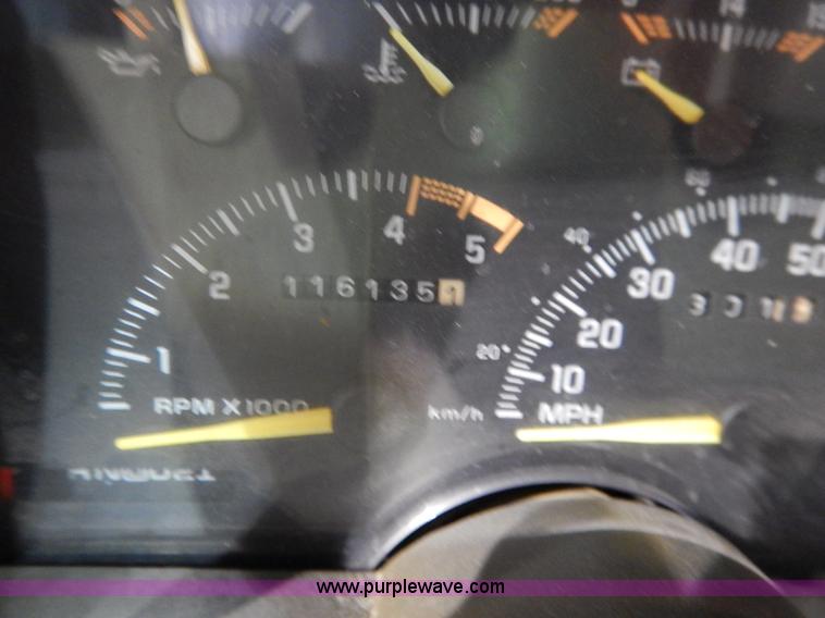 image for item I5076 1994 Chevrolet Silverado 1500 Z71 Ext. Cab pickup truck