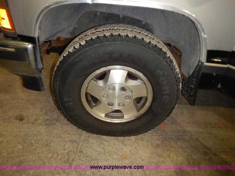 image for item I5076 1994 Chevrolet Silverado 1500 Z71 Ext. Cab pickup truck