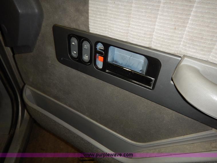 image for item I5076 1994 Chevrolet Silverado 1500 Z71 Ext. Cab pickup truck