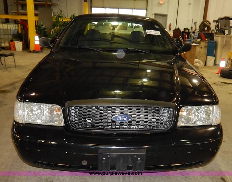 image for item I5077 2005 Ford Crown Victoria Police Interceptor