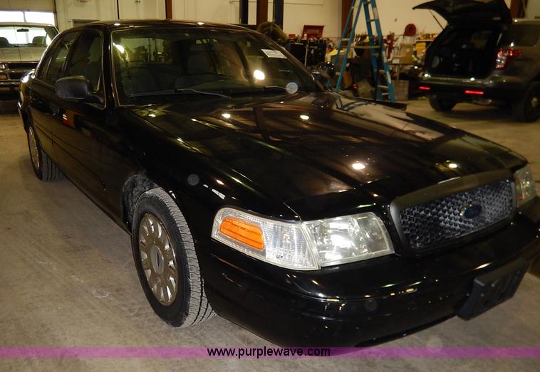image for item I5077 2005 Ford Crown Victoria Police Interceptor