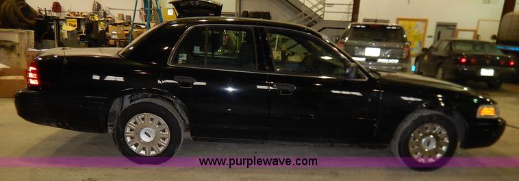 image for item I5077 2005 Ford Crown Victoria Police Interceptor