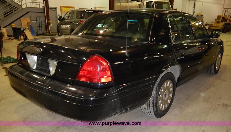 image for item I5077 2005 Ford Crown Victoria Police Interceptor
