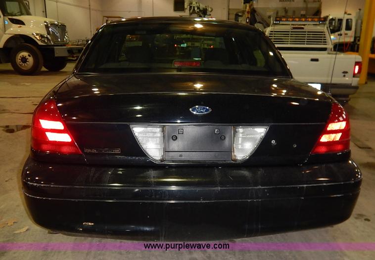 image for item I5077 2005 Ford Crown Victoria Police Interceptor
