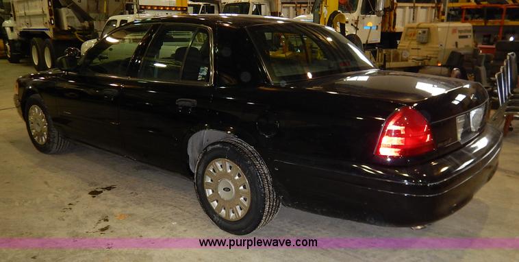 image for item I5077 2005 Ford Crown Victoria Police Interceptor