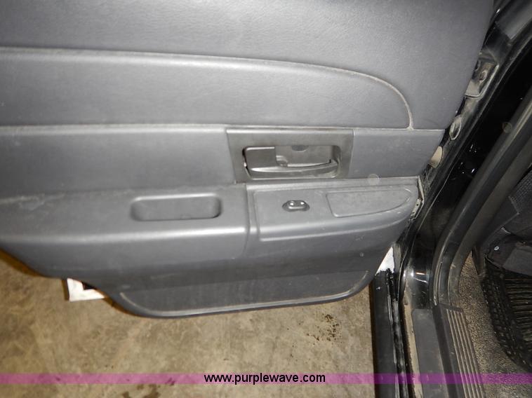 image for item I5077 2005 Ford Crown Victoria Police Interceptor