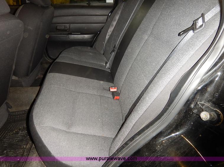 image for item I5077 2005 Ford Crown Victoria Police Interceptor