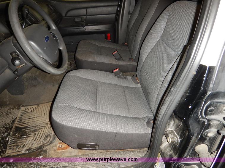 image for item I5077 2005 Ford Crown Victoria Police Interceptor