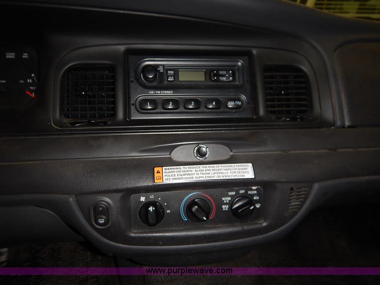 image for item I5077 2005 Ford Crown Victoria Police Interceptor