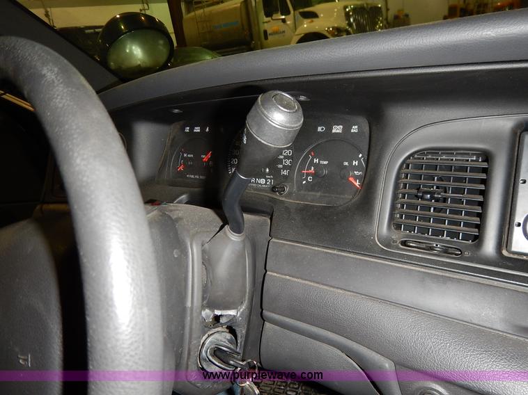 image for item I5077 2005 Ford Crown Victoria Police Interceptor