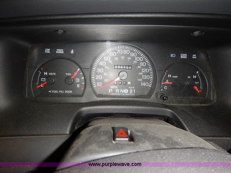 image for item I5077 2005 Ford Crown Victoria Police Interceptor