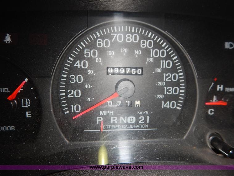 image for item I5077 2005 Ford Crown Victoria Police Interceptor