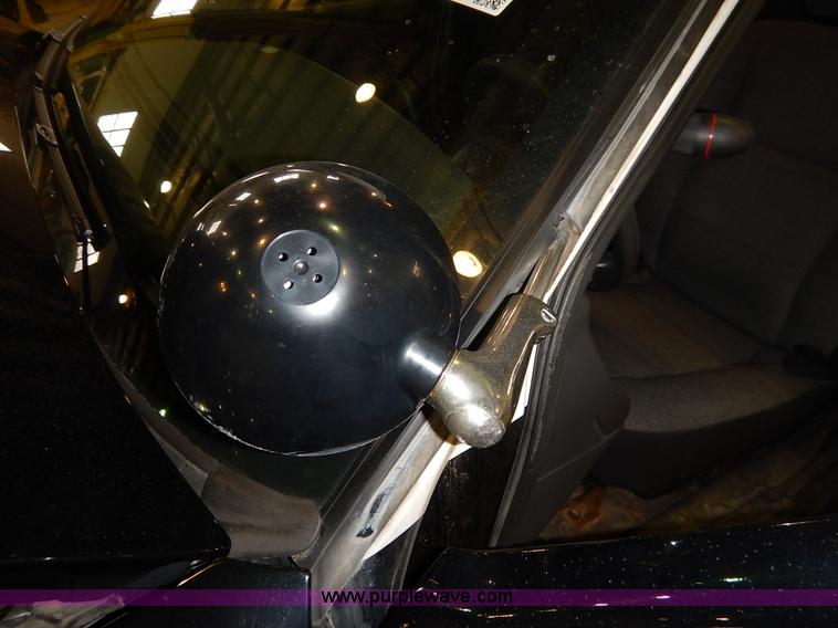 image for item I5077 2005 Ford Crown Victoria Police Interceptor