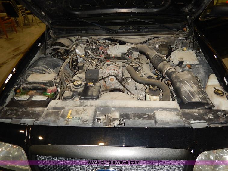 image for item I5077 2005 Ford Crown Victoria Police Interceptor