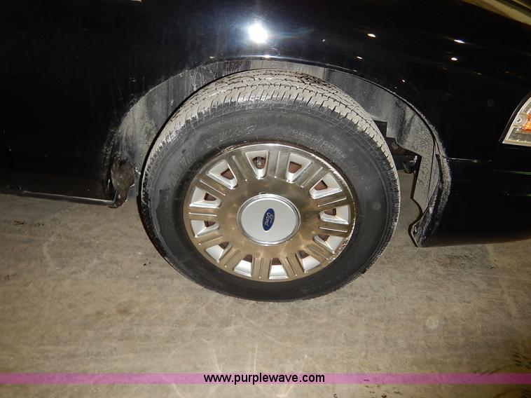 image for item I5077 2005 Ford Crown Victoria Police Interceptor