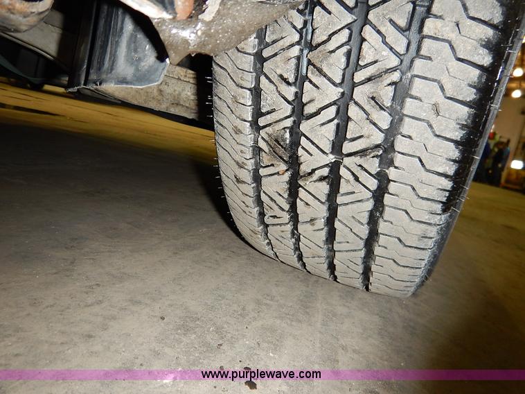 image for item I5077 2005 Ford Crown Victoria Police Interceptor