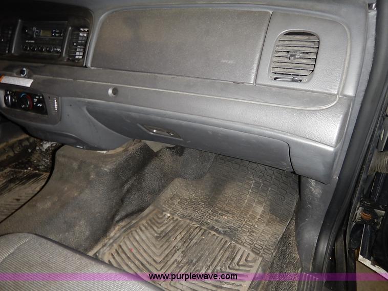 image for item I5077 2005 Ford Crown Victoria Police Interceptor