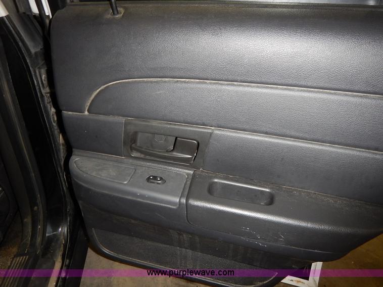 image for item I5077 2005 Ford Crown Victoria Police Interceptor