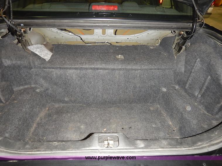 image for item I5077 2005 Ford Crown Victoria Police Interceptor