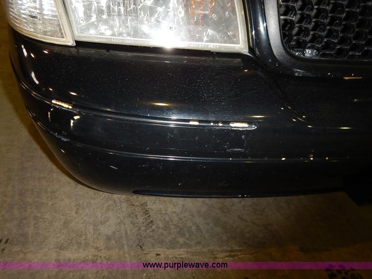 image for item I5077 2005 Ford Crown Victoria Police Interceptor