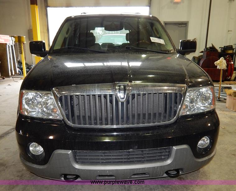 image for item I5078 2003 Lincoln Navigator SUV