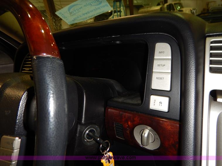 image for item I5078 2003 Lincoln Navigator SUV