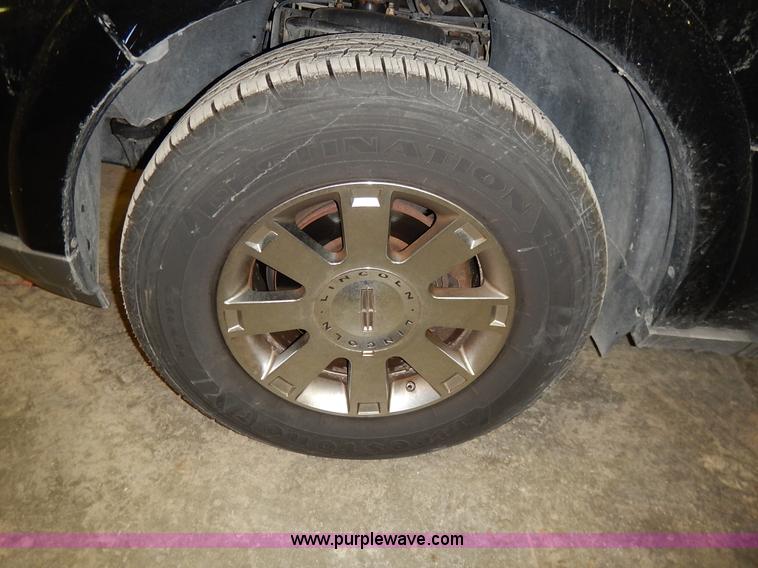 image for item I5078 2003 Lincoln Navigator SUV