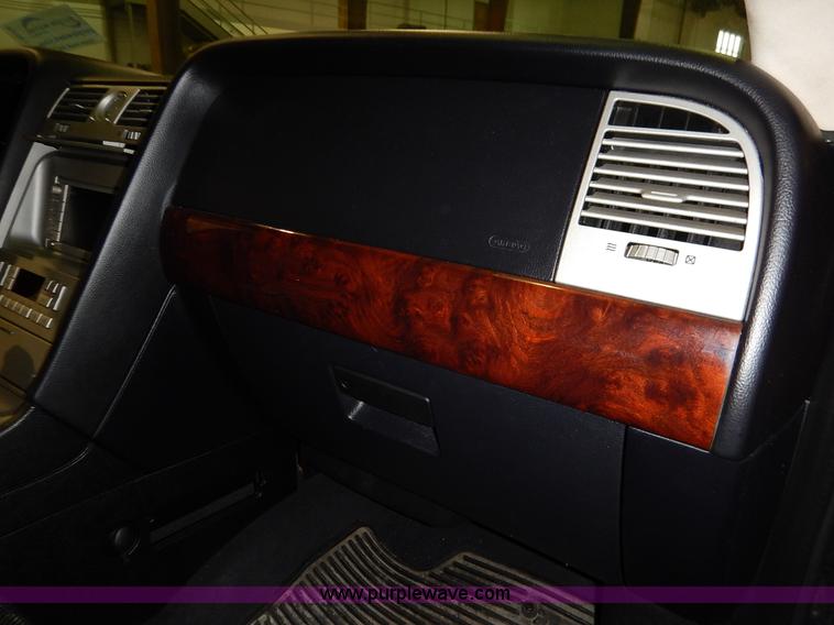 image for item I5078 2003 Lincoln Navigator SUV