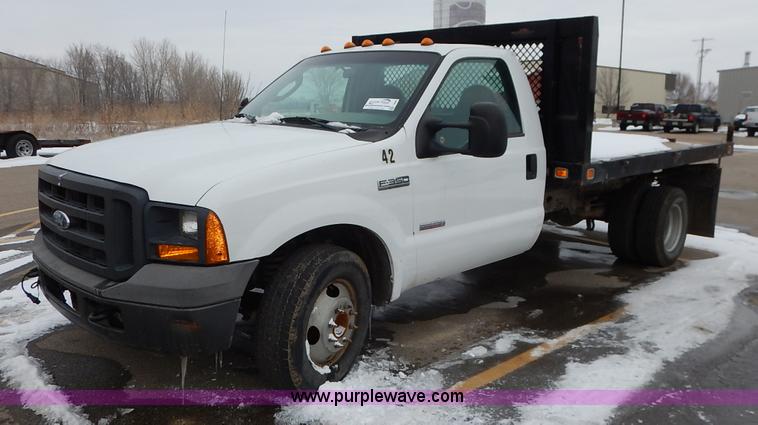 image for item I5096 2005 Ford F350 Super Duty XL flatbed pickup truck