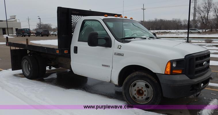 image for item I5096 2005 Ford F350 Super Duty XL flatbed pickup truck
