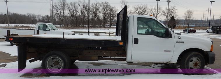 image for item I5096 2005 Ford F350 Super Duty XL flatbed pickup truck