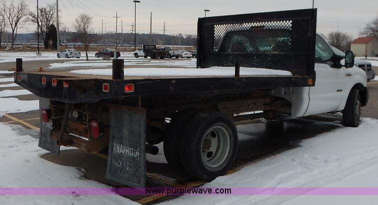 image for item I5096 2005 Ford F350 Super Duty XL flatbed pickup truck