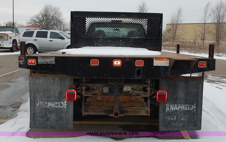 image for item I5096 2005 Ford F350 Super Duty XL flatbed pickup truck