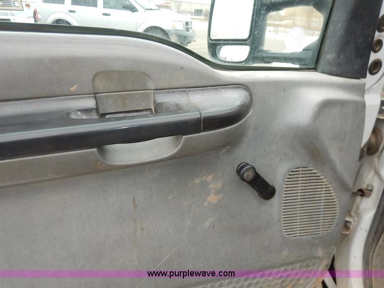 image for item I5096 2005 Ford F350 Super Duty XL flatbed pickup truck