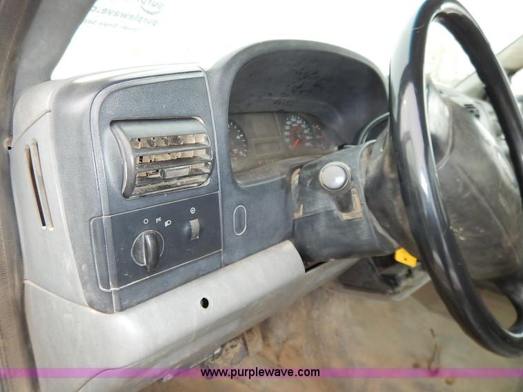 image for item I5096 2005 Ford F350 Super Duty XL flatbed pickup truck