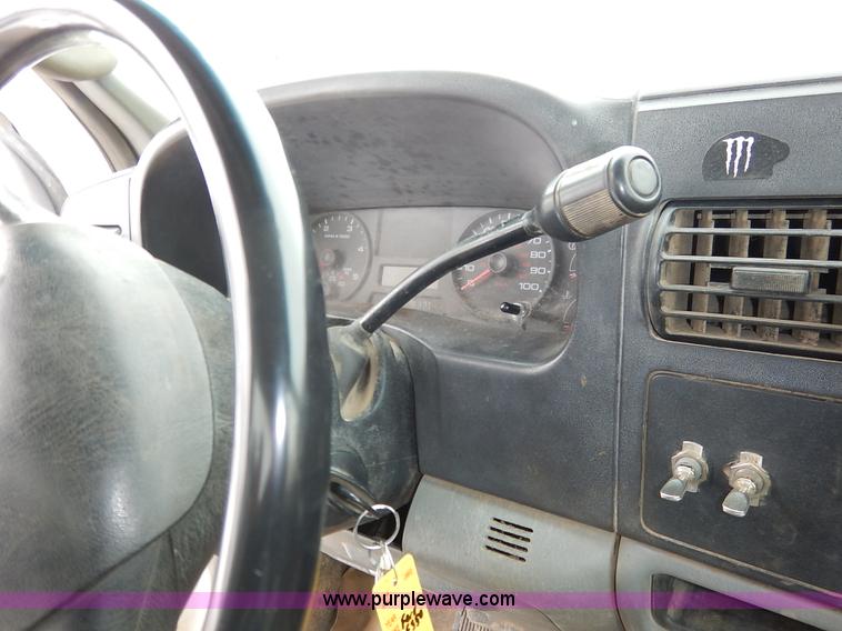 image for item I5096 2005 Ford F350 Super Duty XL flatbed pickup truck