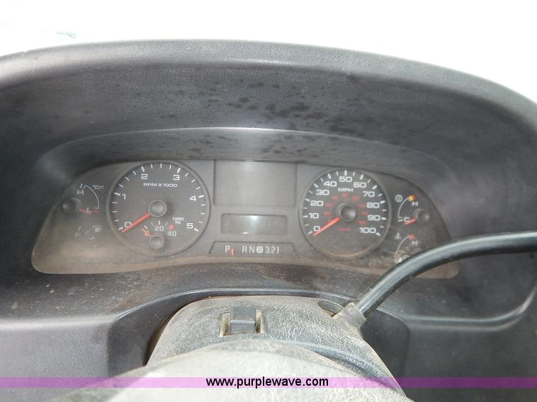 image for item I5096 2005 Ford F350 Super Duty XL flatbed pickup truck