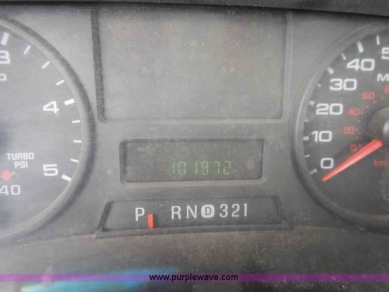 image for item I5096 2005 Ford F350 Super Duty XL flatbed pickup truck