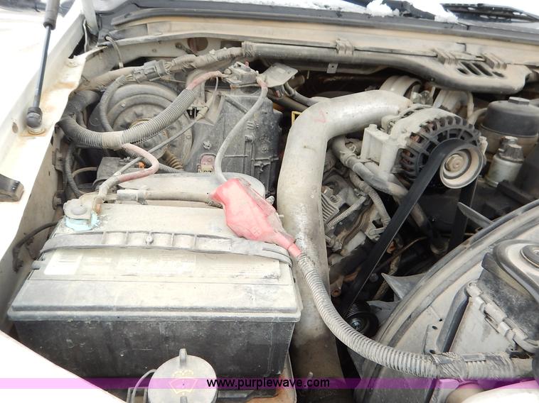 image for item I5096 2005 Ford F350 Super Duty XL flatbed pickup truck