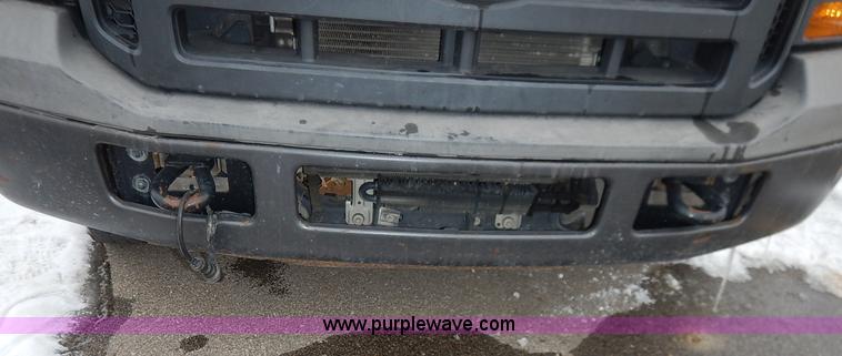 image for item I5096 2005 Ford F350 Super Duty XL flatbed pickup truck