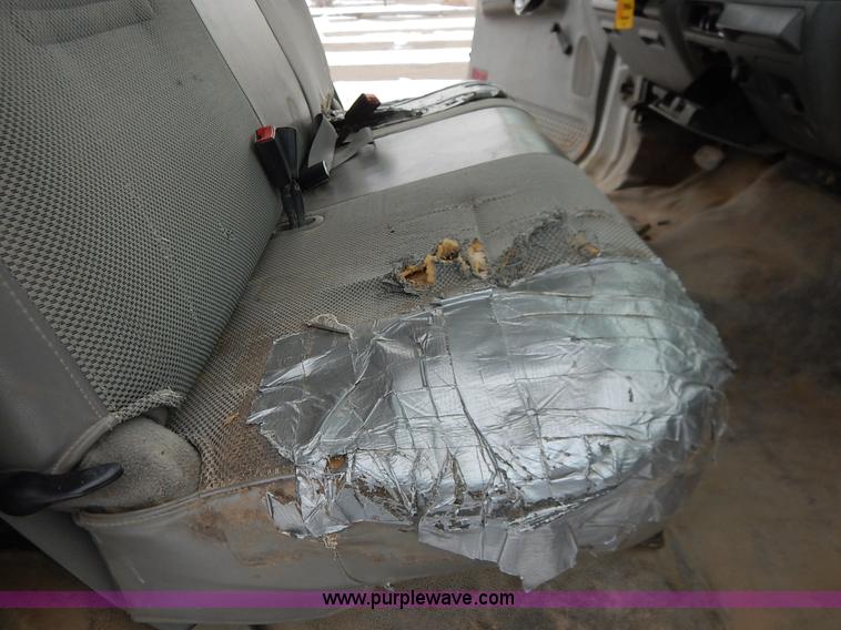 image for item I5096 2005 Ford F350 Super Duty XL flatbed pickup truck