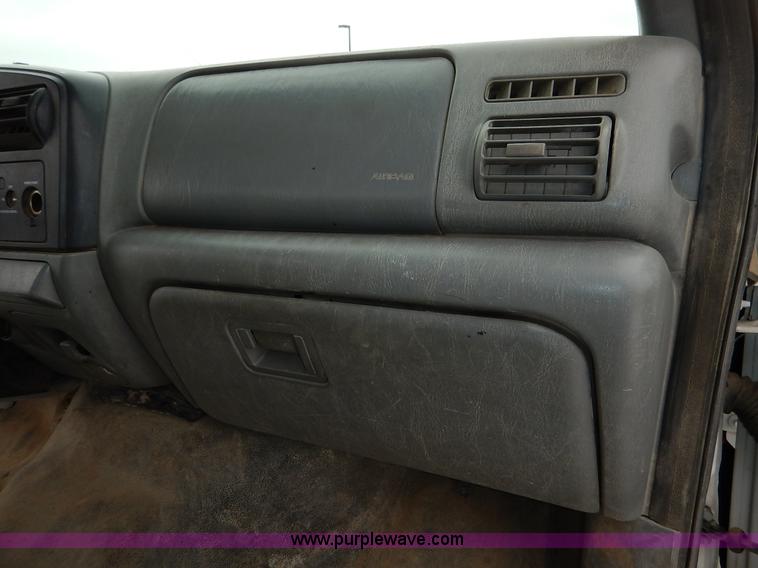 image for item I5096 2005 Ford F350 Super Duty XL flatbed pickup truck