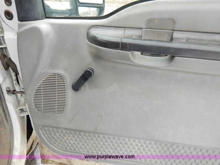 image for item I5096 2005 Ford F350 Super Duty XL flatbed pickup truck