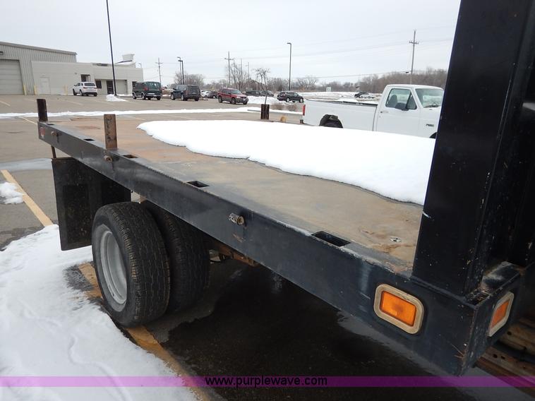 image for item I5096 2005 Ford F350 Super Duty XL flatbed pickup truck