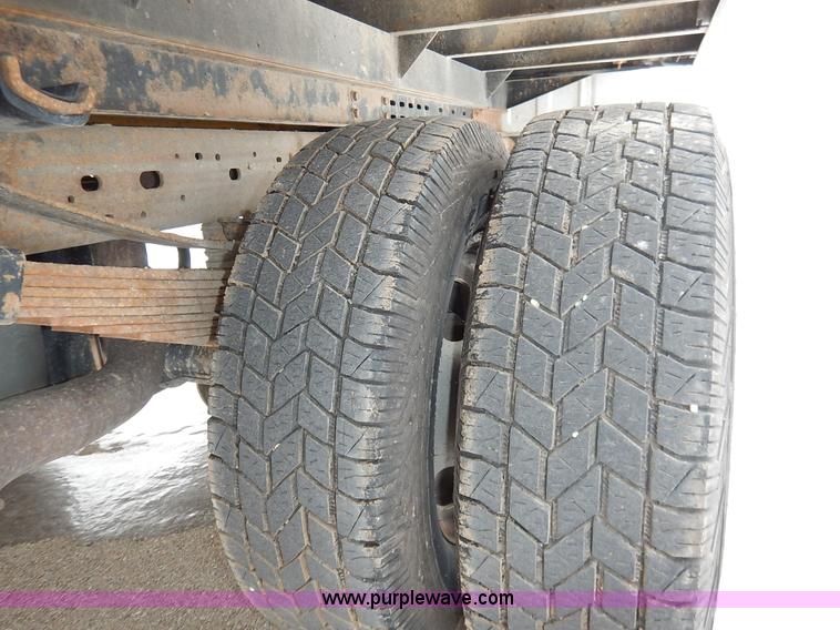 image for item I5096 2005 Ford F350 Super Duty XL flatbed pickup truck