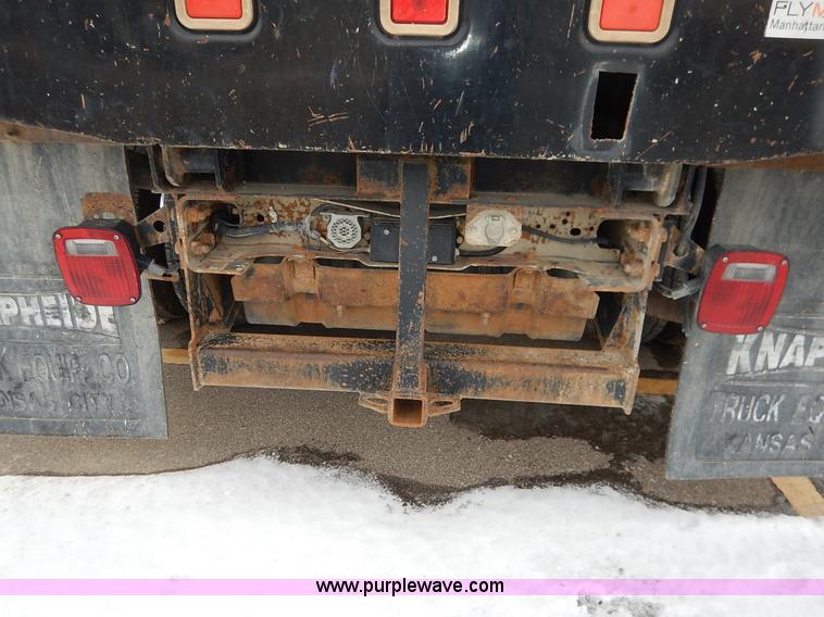 image for item I5096 2005 Ford F350 Super Duty XL flatbed pickup truck