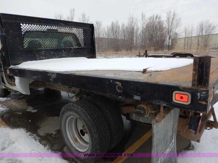 image for item I5096 2005 Ford F350 Super Duty XL flatbed pickup truck