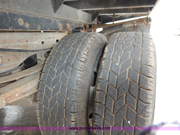 image for item I5096 2005 Ford F350 Super Duty XL flatbed pickup truck