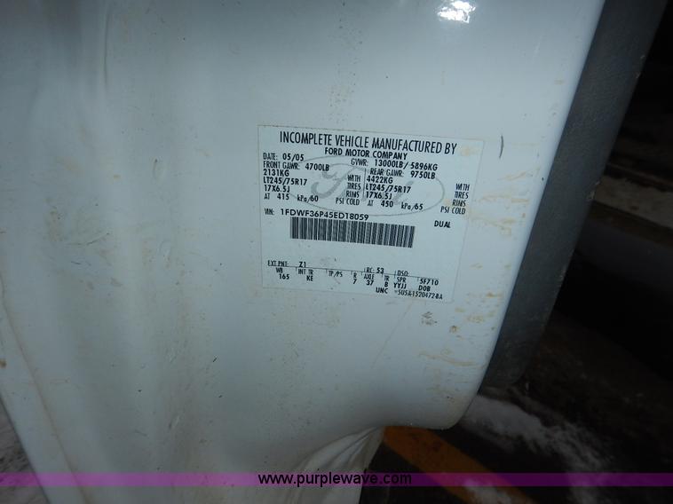 image for item I5096 2005 Ford F350 Super Duty XL flatbed pickup truck