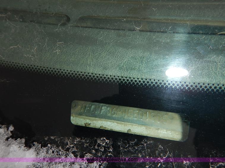 image for item I5096 2005 Ford F350 Super Duty XL flatbed pickup truck